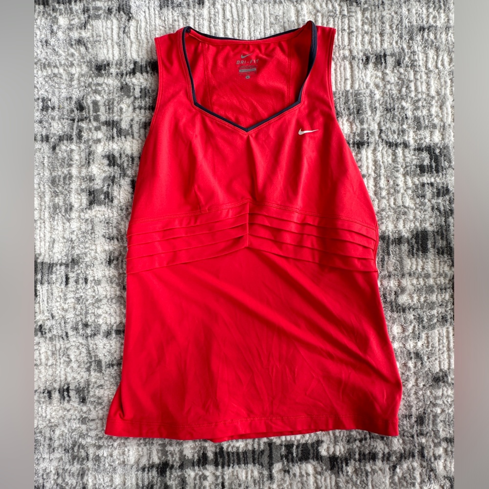 Nike Women's Tennis Shirt. Size Large.